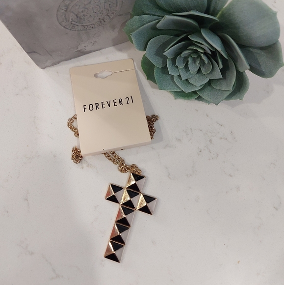 ⚡FREE ADD ON ⚡Forever 21 Gold Tone Cross Necklace - Picture 4 of 5